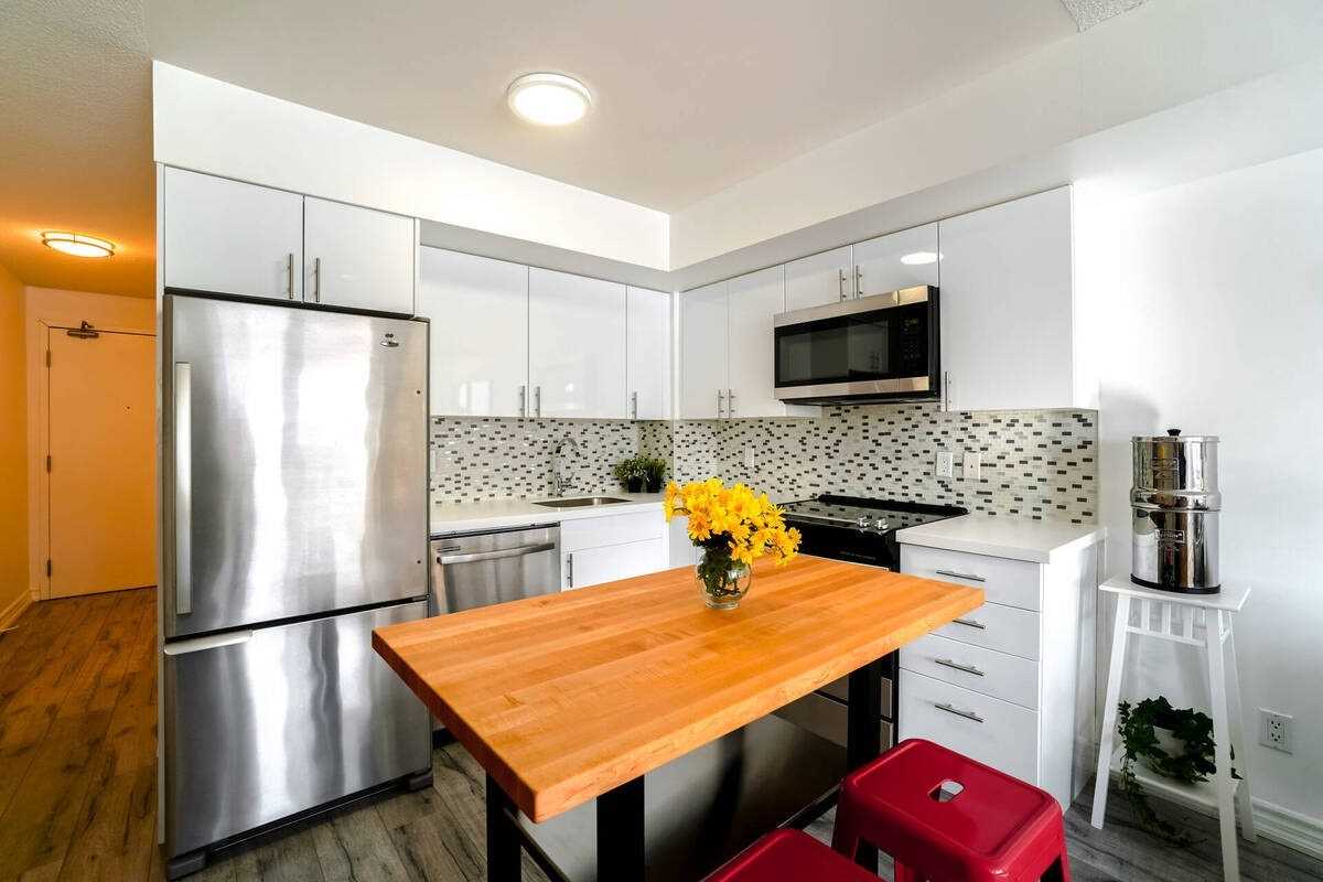 4 Elsinore Path, #209
