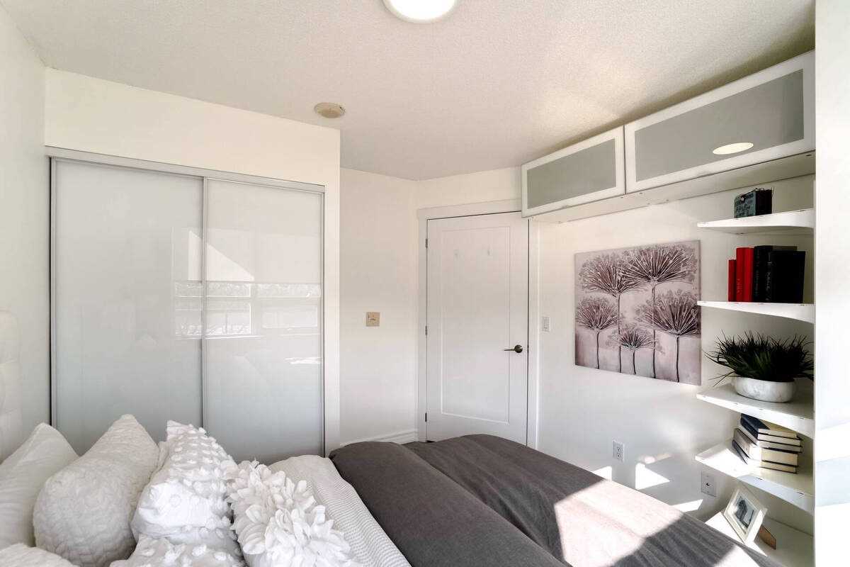 4 Elsinore Path, #209