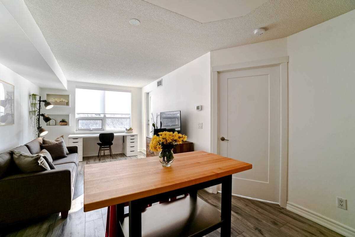 4 Elsinore Path, #209