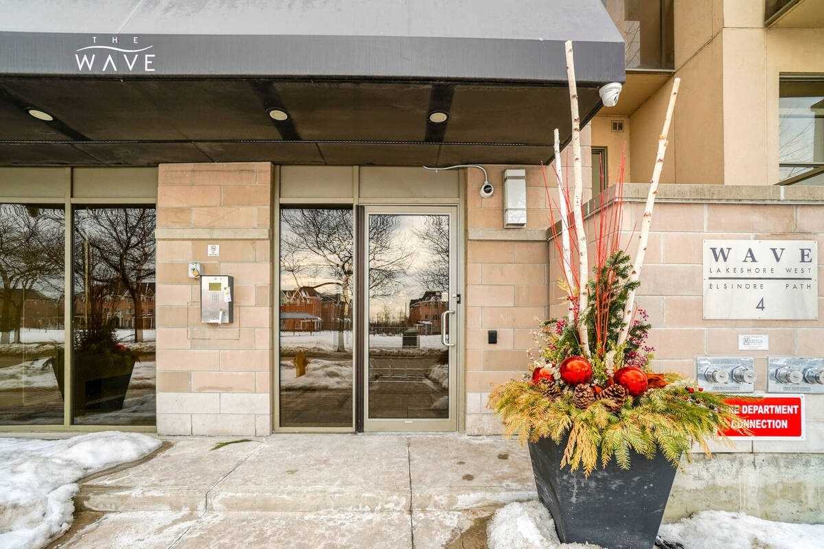 4 Elsinore Path, #209
