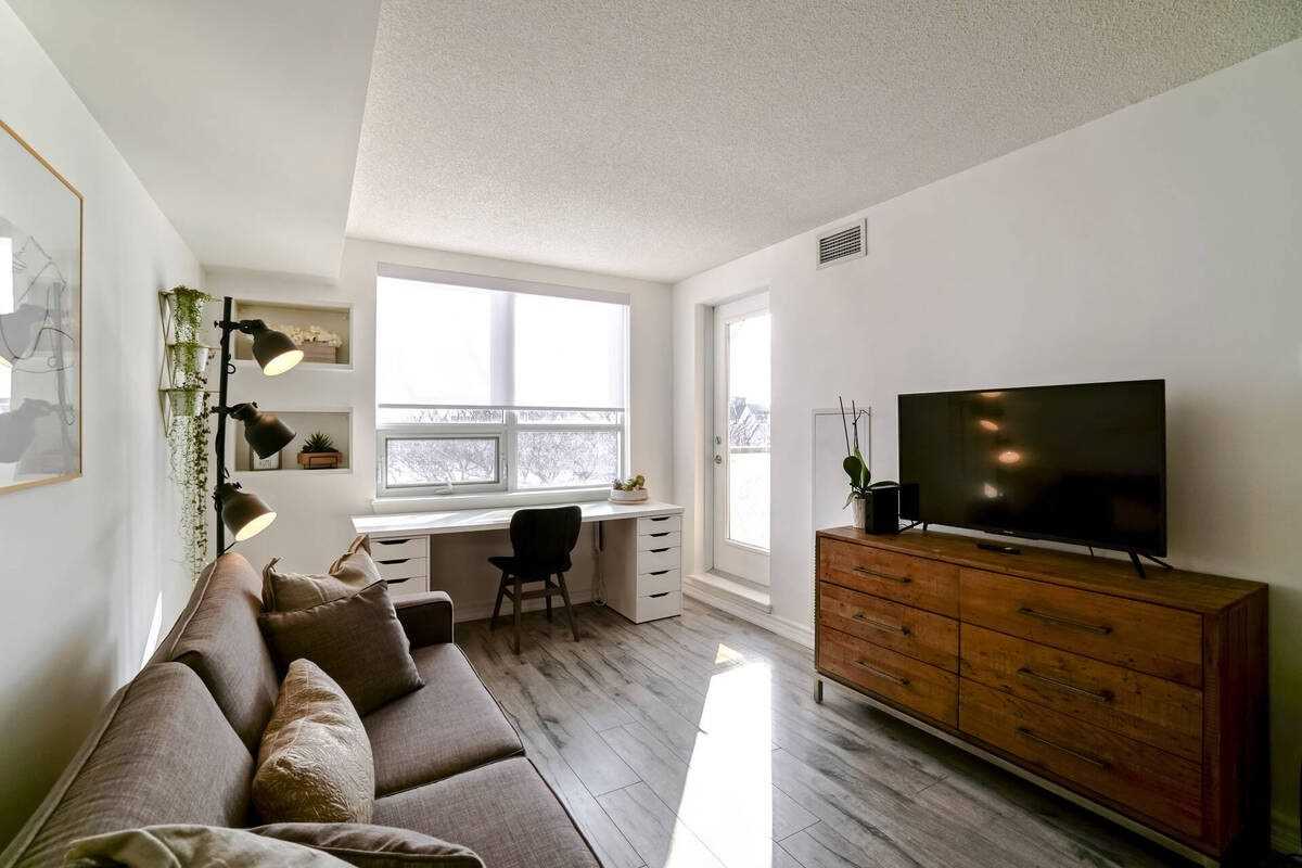 4 Elsinore Path, #209