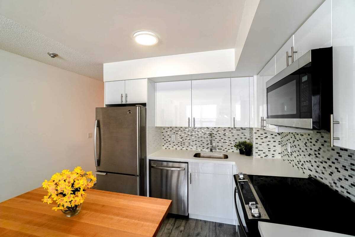 4 Elsinore Path, #209