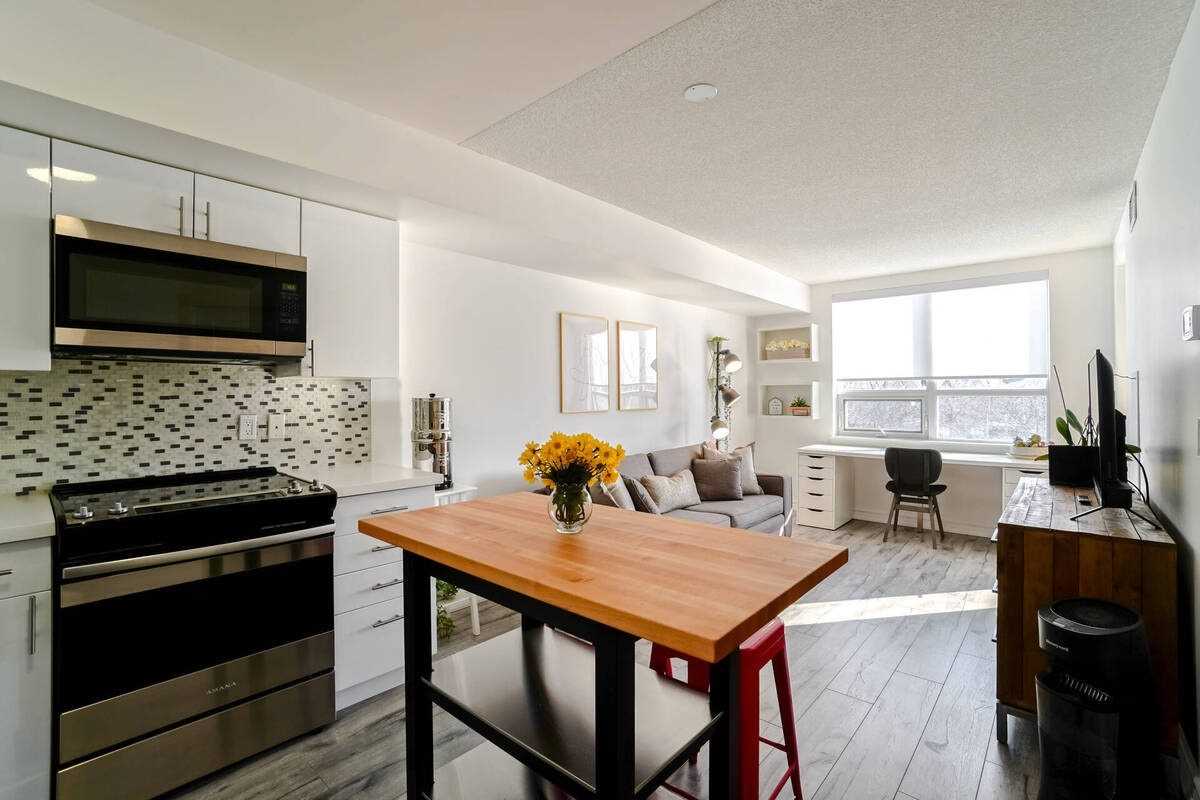 4 Elsinore Path, #209