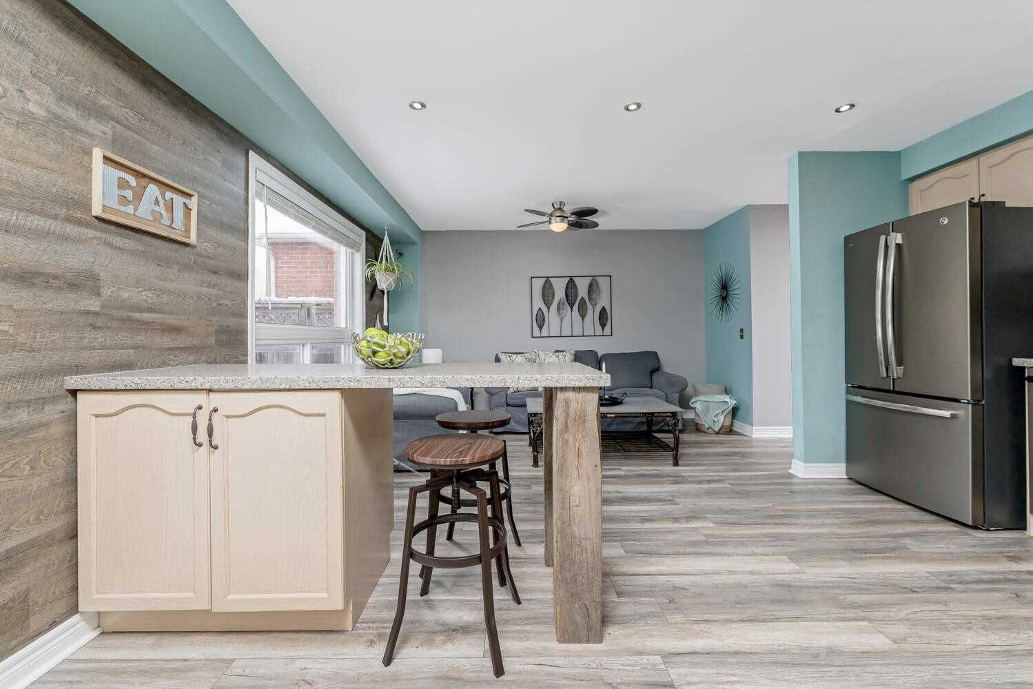 118 Mowat Cres