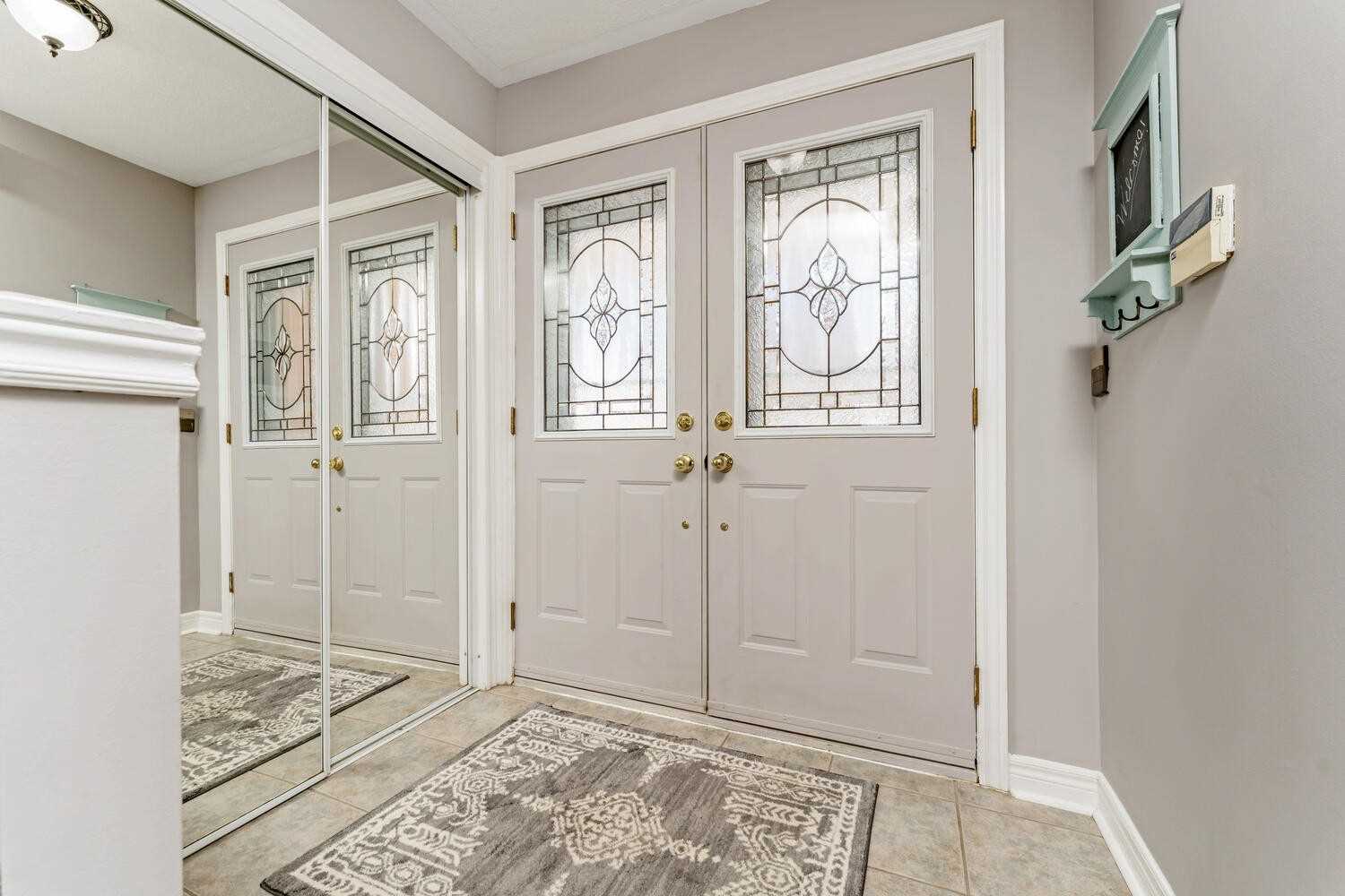 118 Mowat Cres