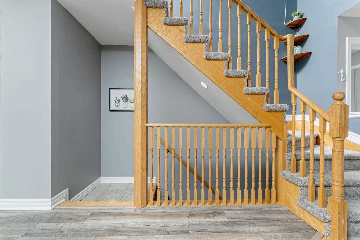 118 Mowat Cres