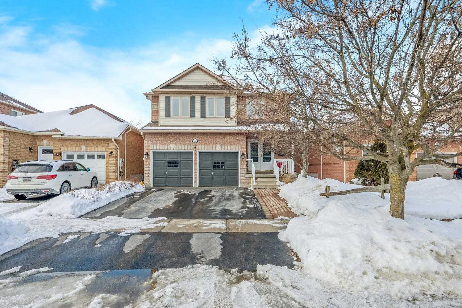 118 Mowat Cres