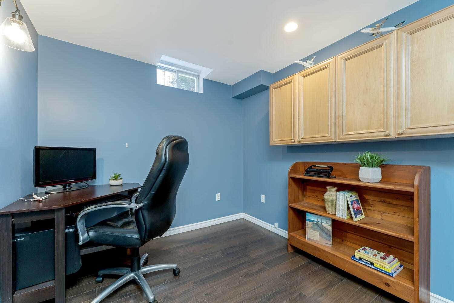 118 Mowat Cres