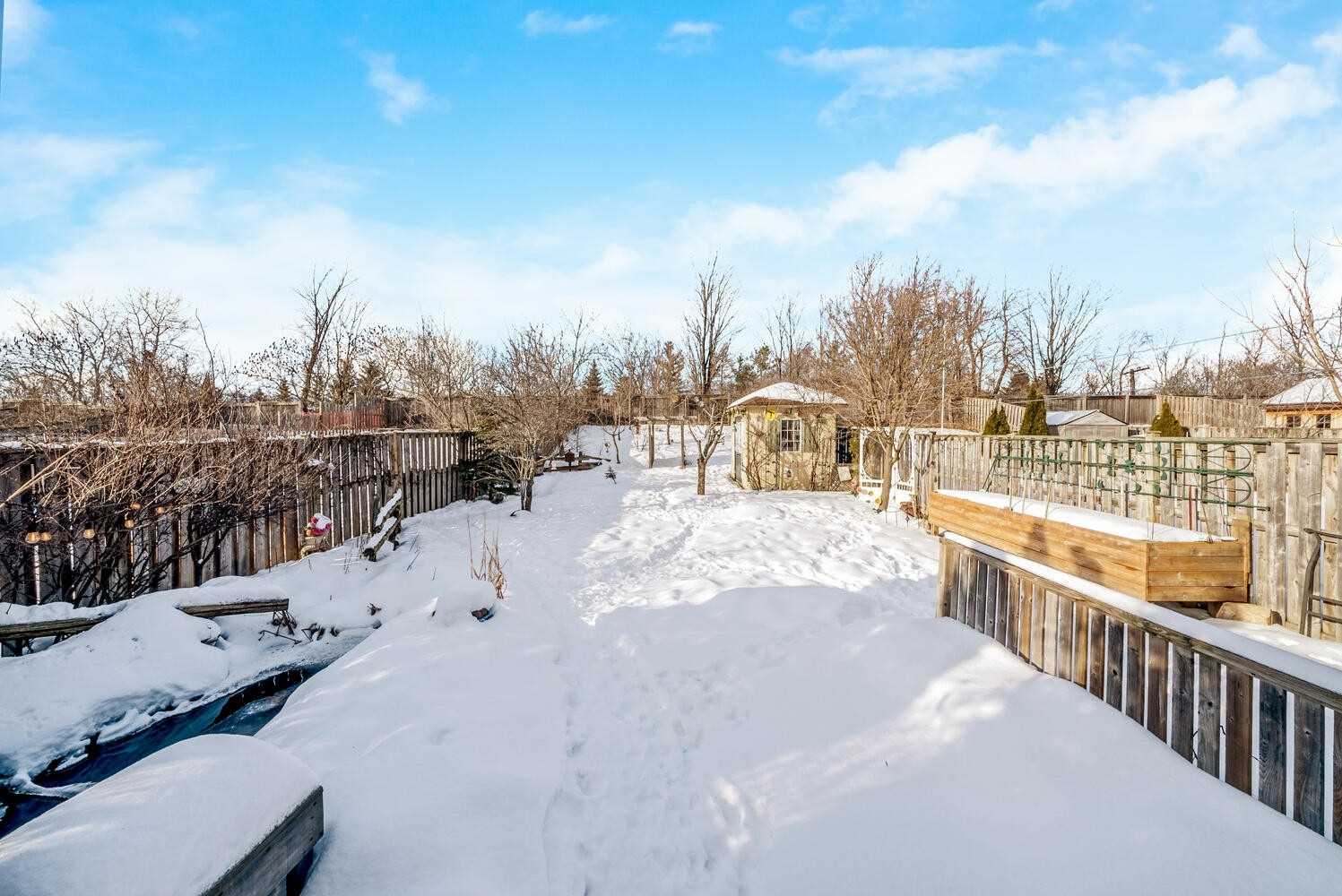 118 Mowat Cres