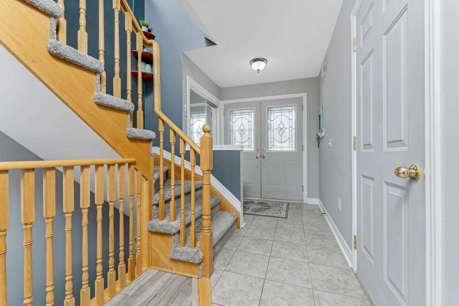 118 Mowat Cres