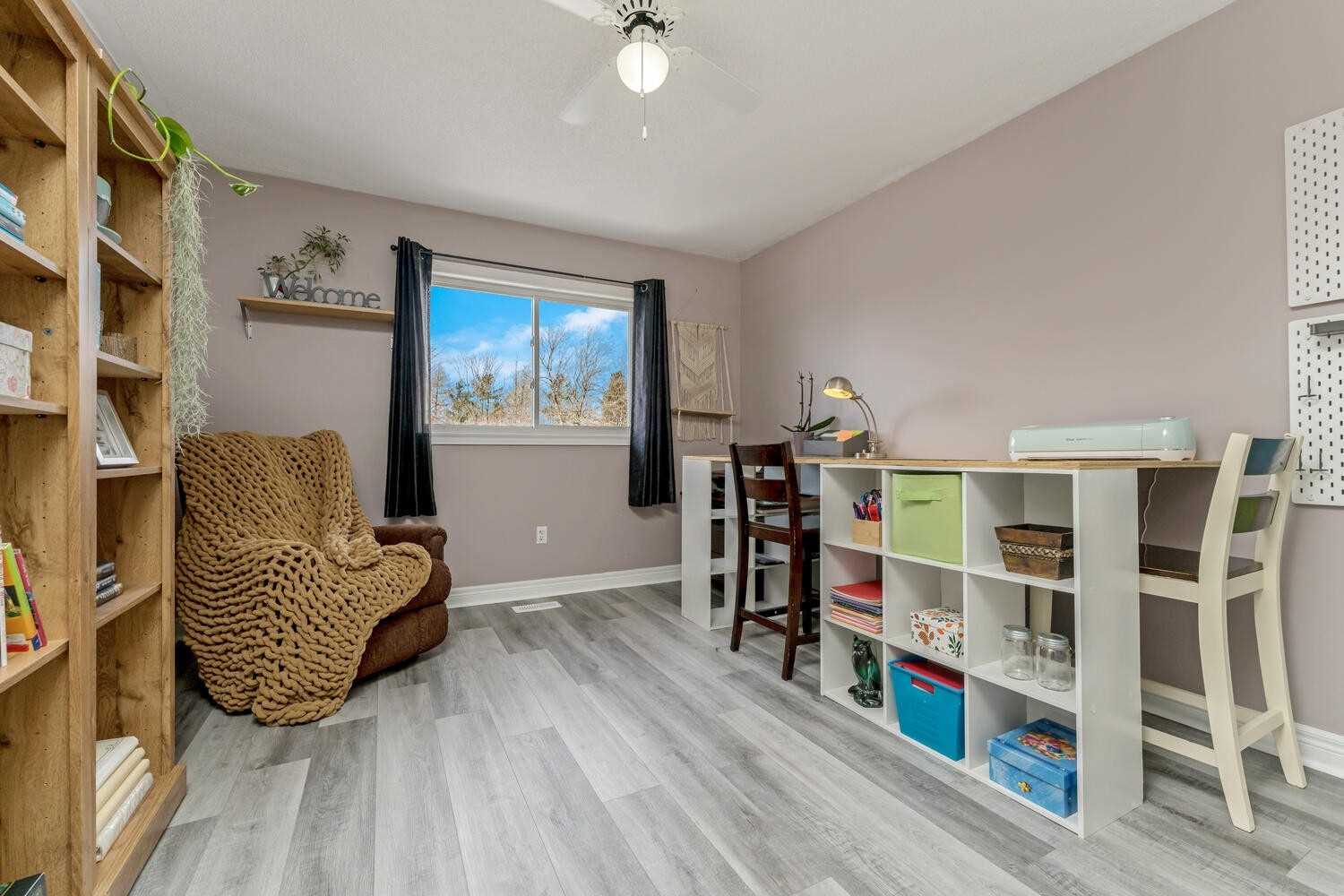 118 Mowat Cres