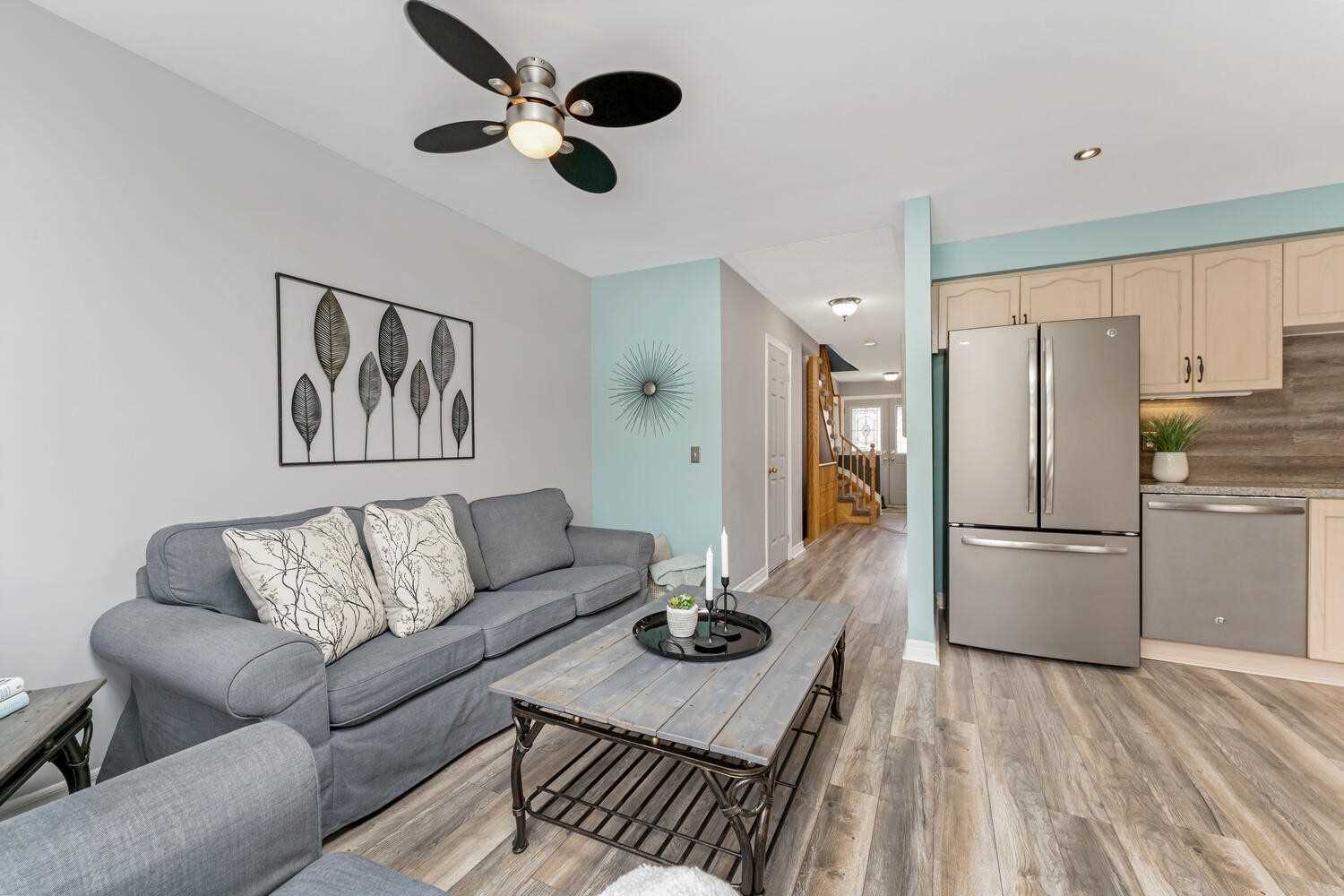118 Mowat Cres