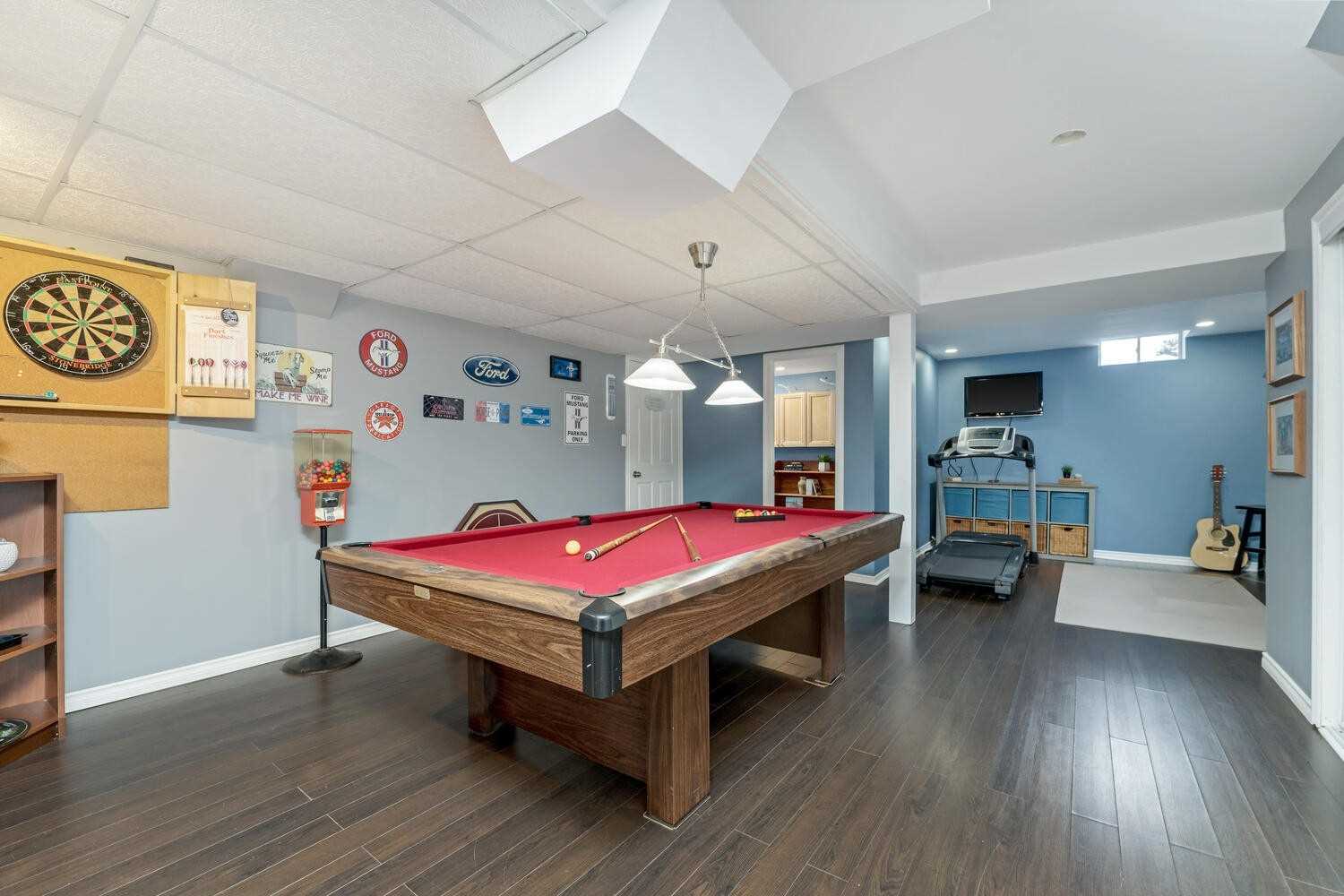 118 Mowat Cres