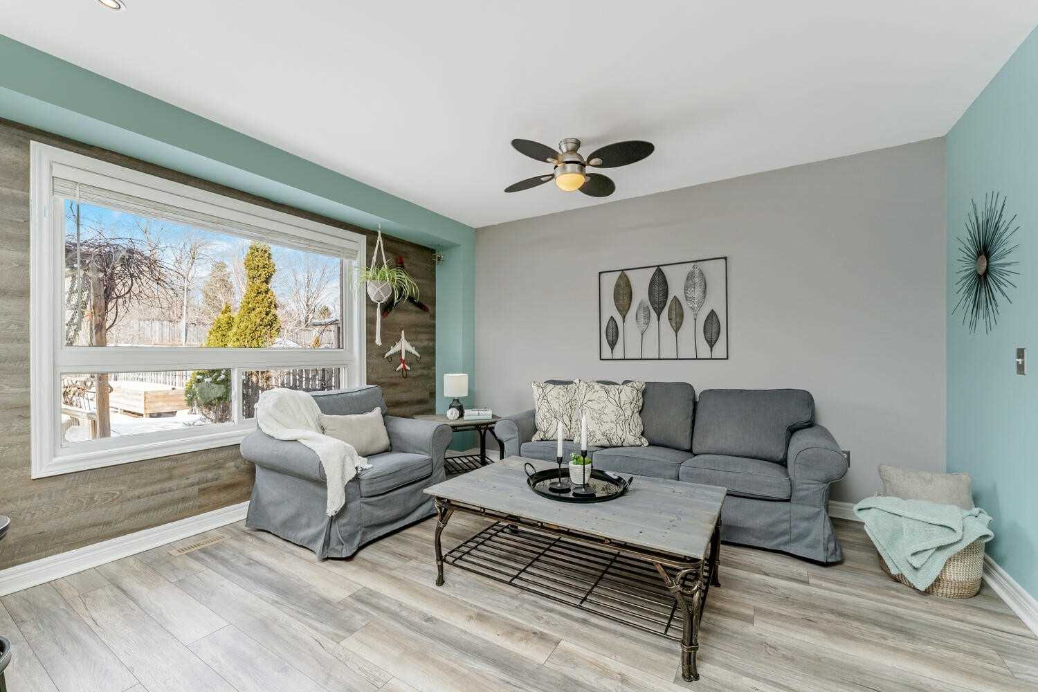 118 Mowat Cres