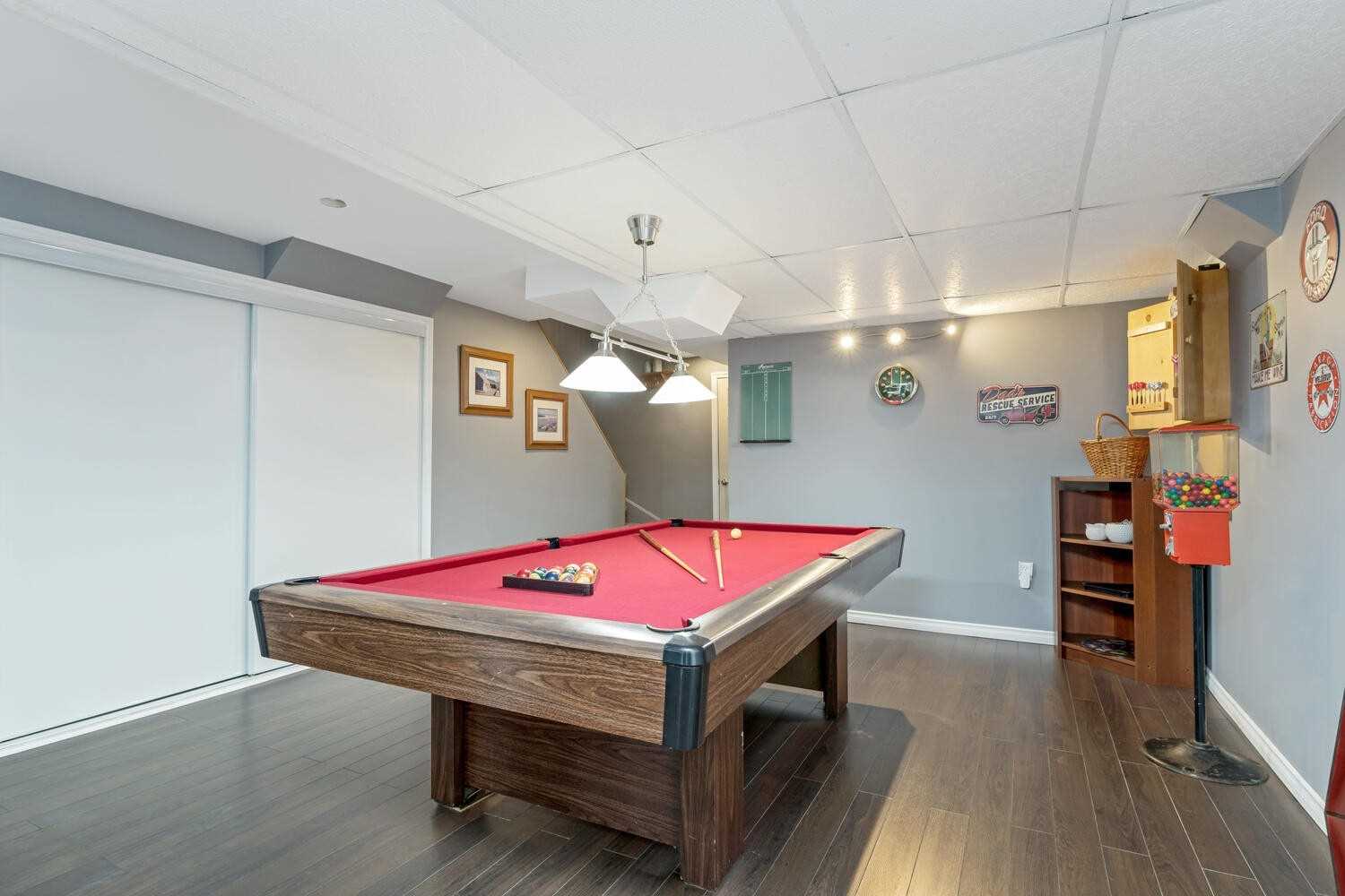 118 Mowat Cres