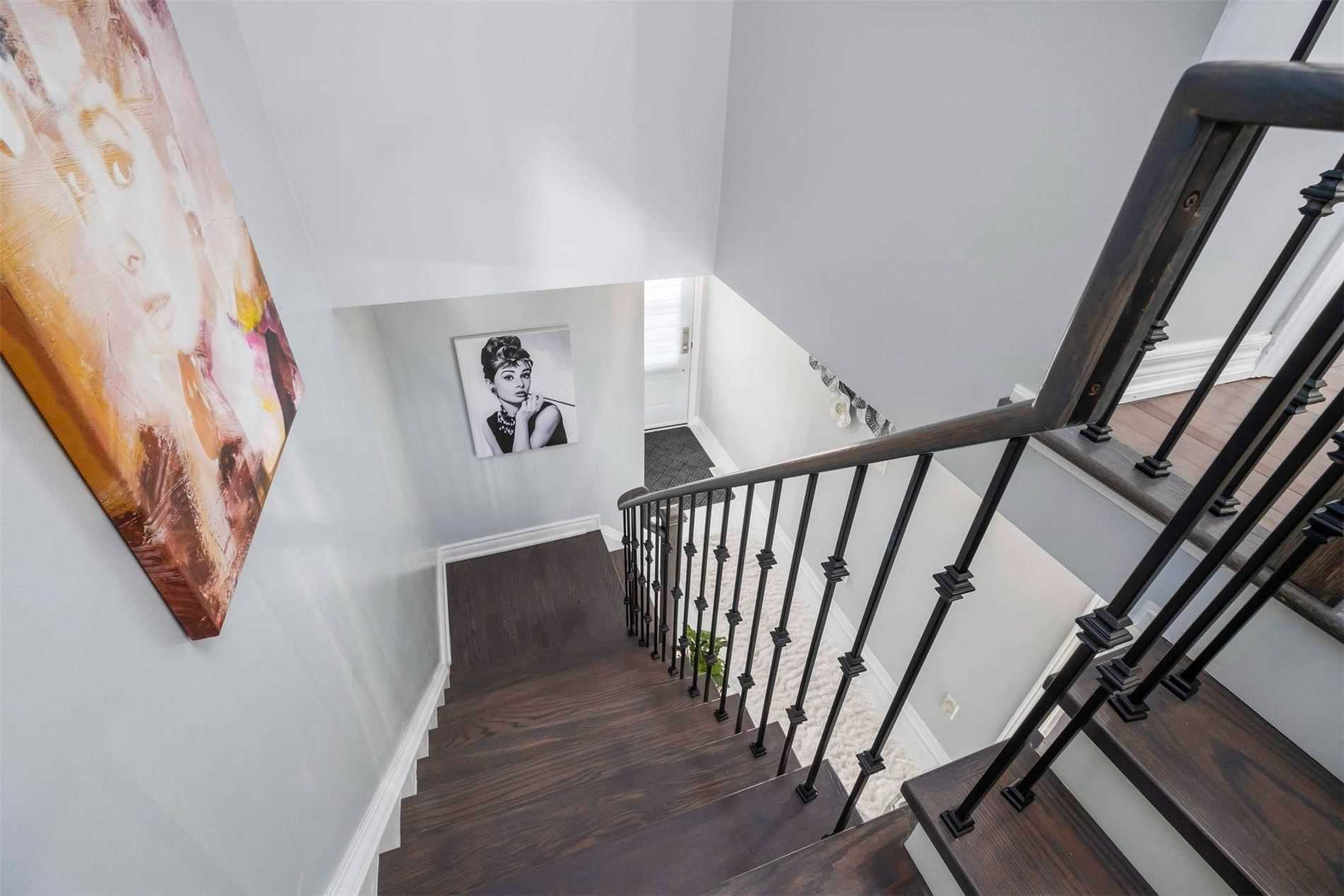 13 Manorwood Crt