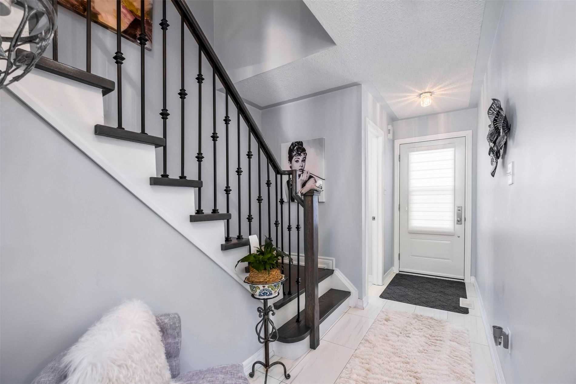 13 Manorwood Crt