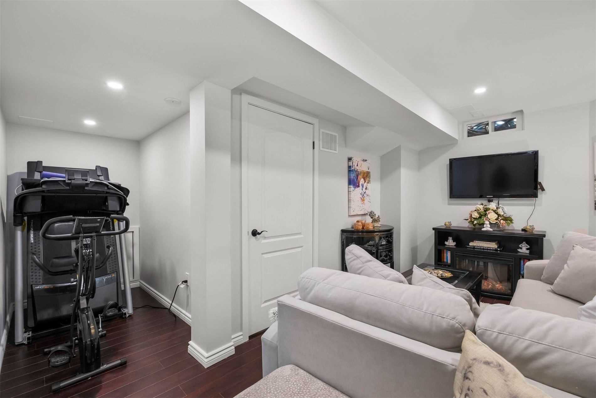 13 Manorwood Crt