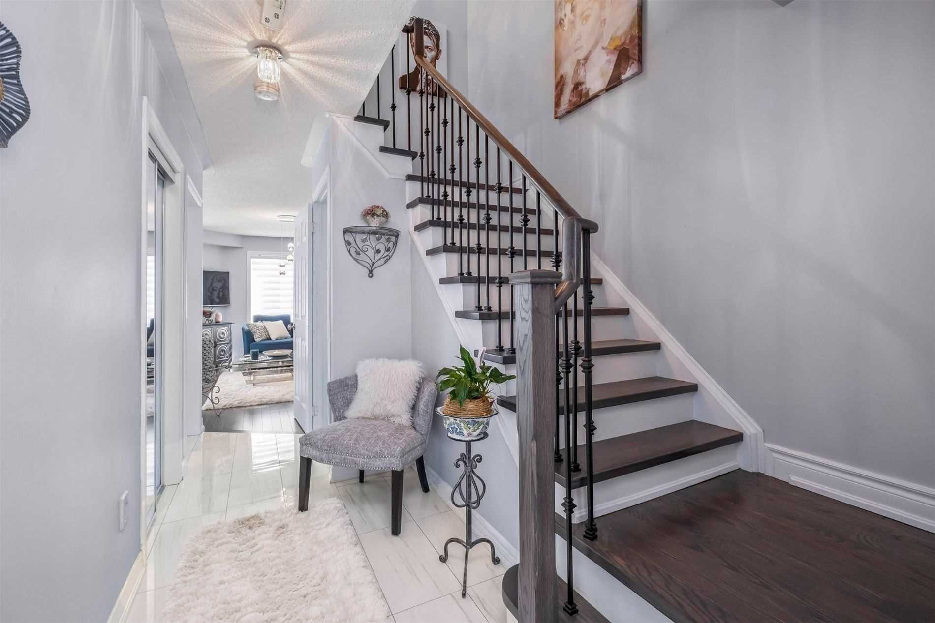 13 Manorwood Crt