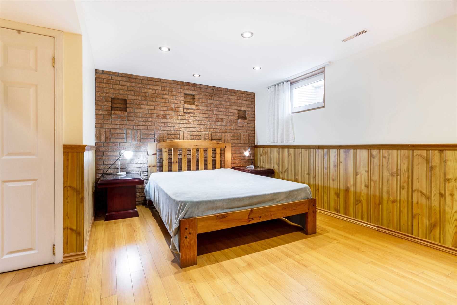 4136 Dunmow Cres, #Lower
