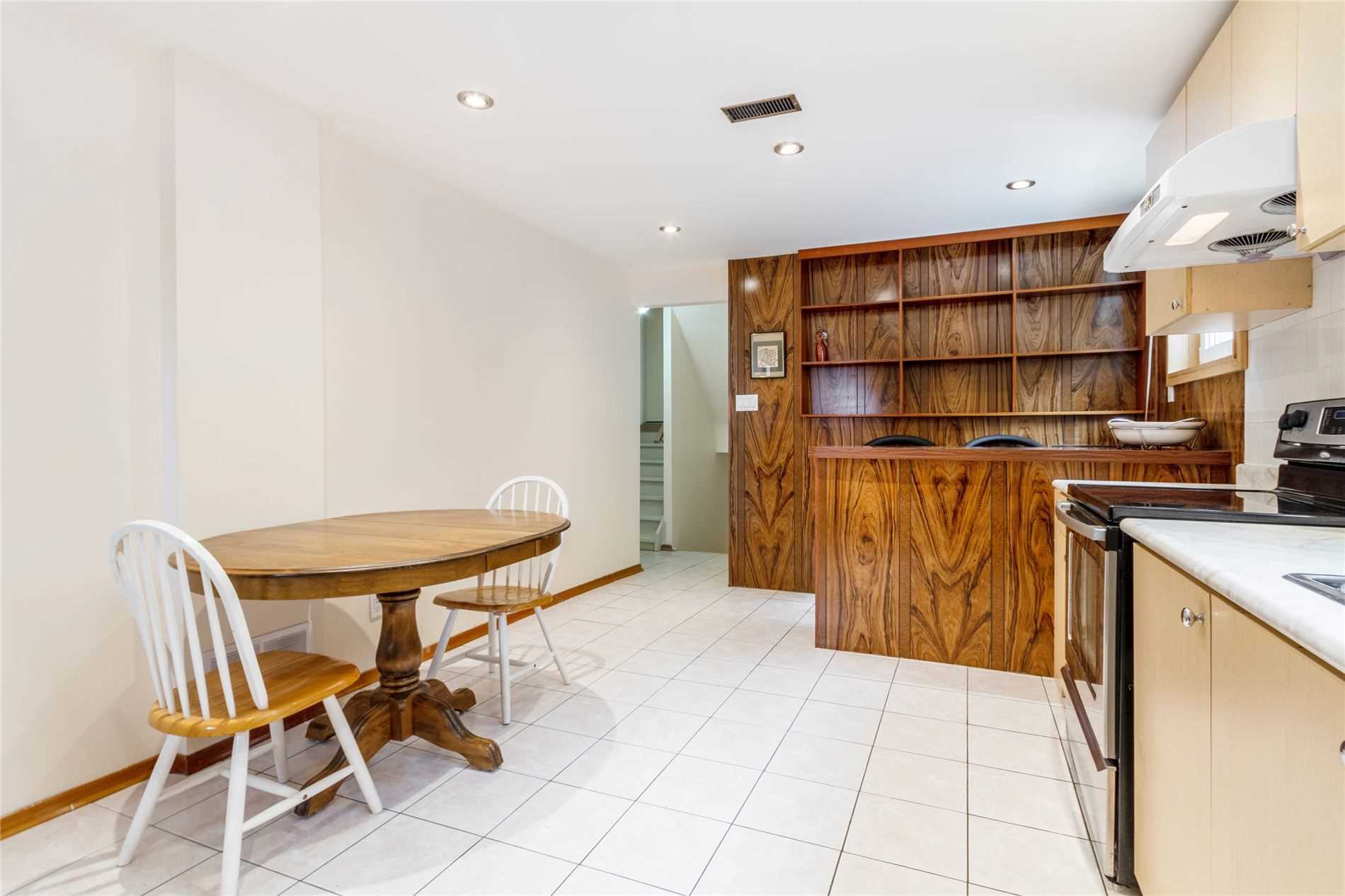 4136 Dunmow Cres, #Lower