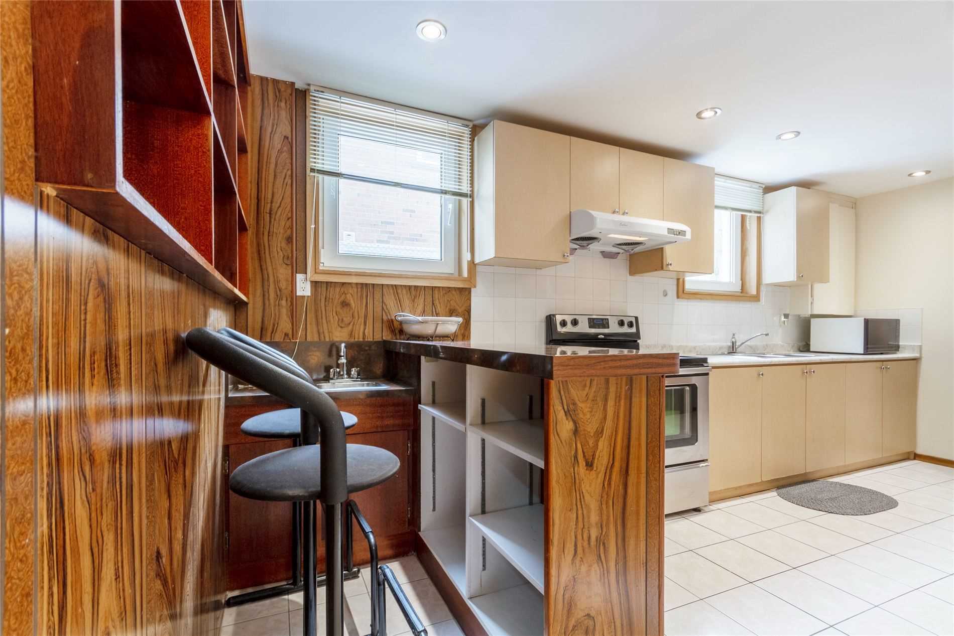 4136 Dunmow Cres, #Lower