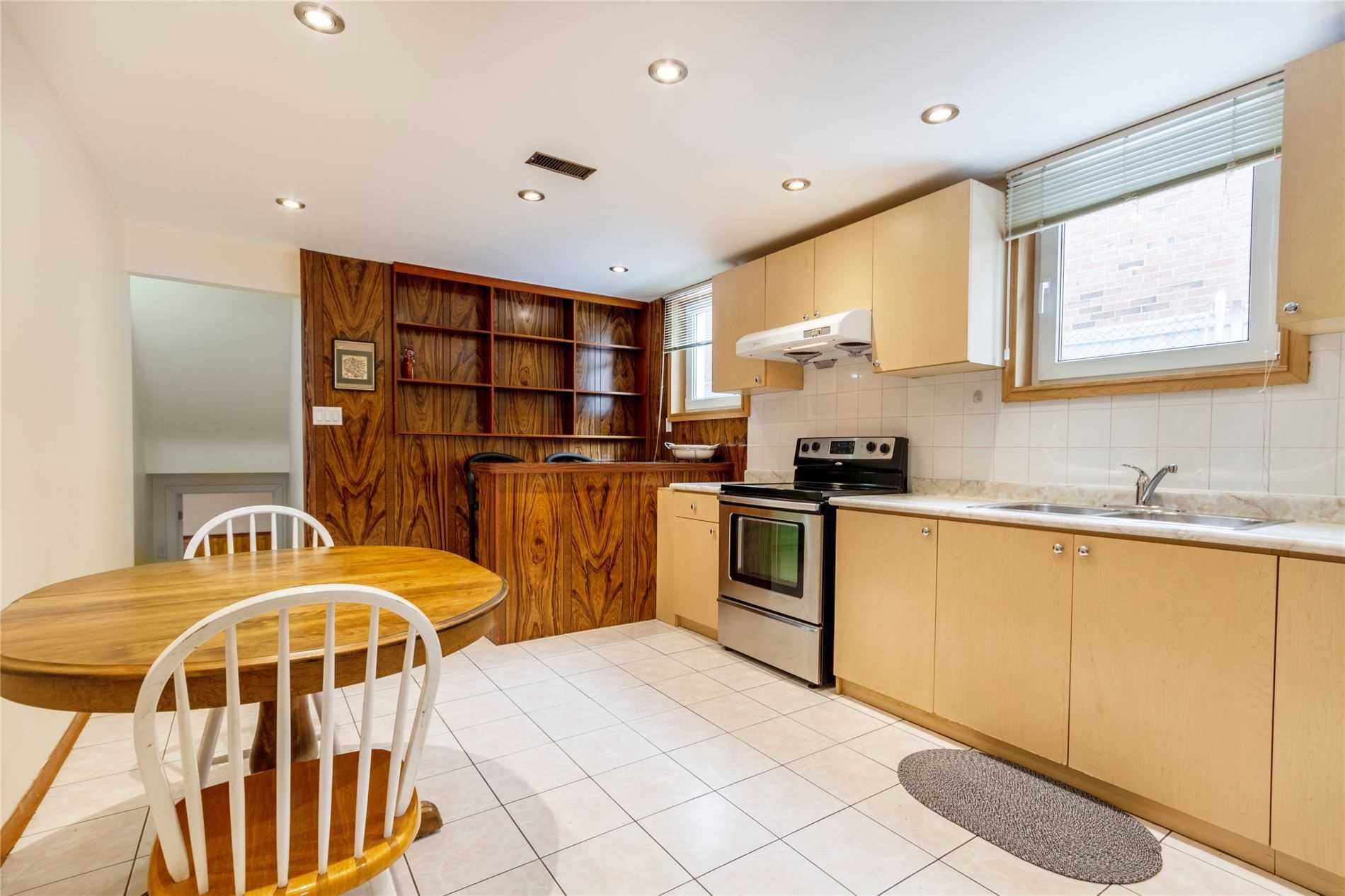 4136 Dunmow Cres, #Lower