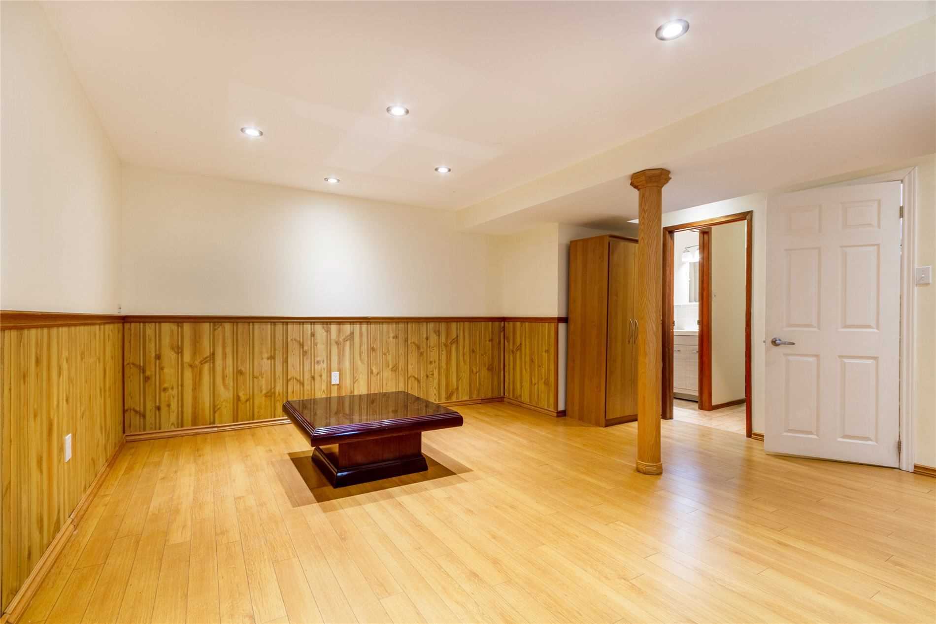 4136 Dunmow Cres, #Lower