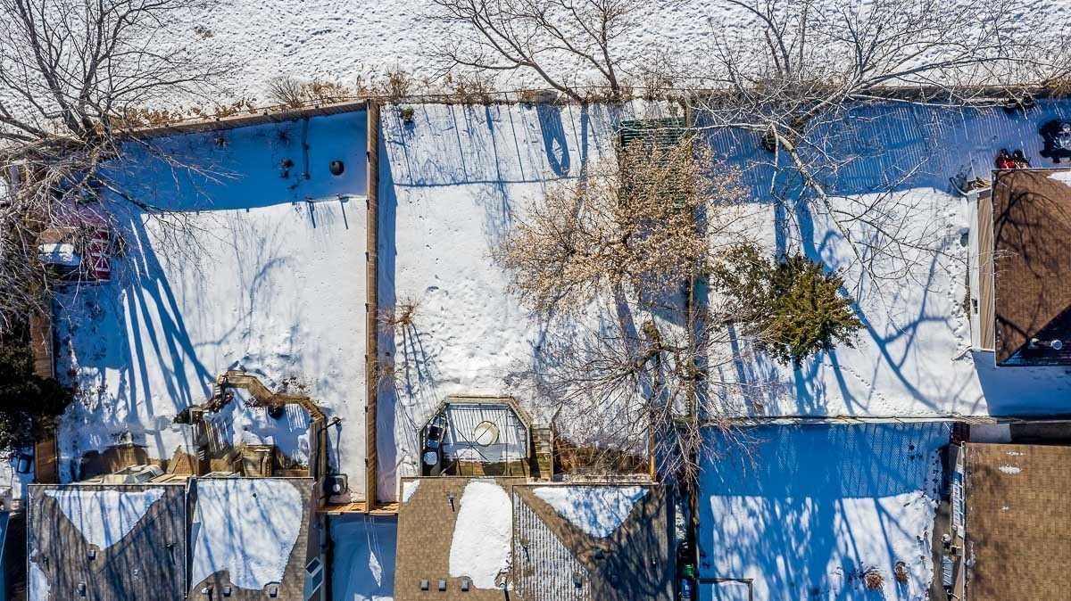 3 Lockton Cres