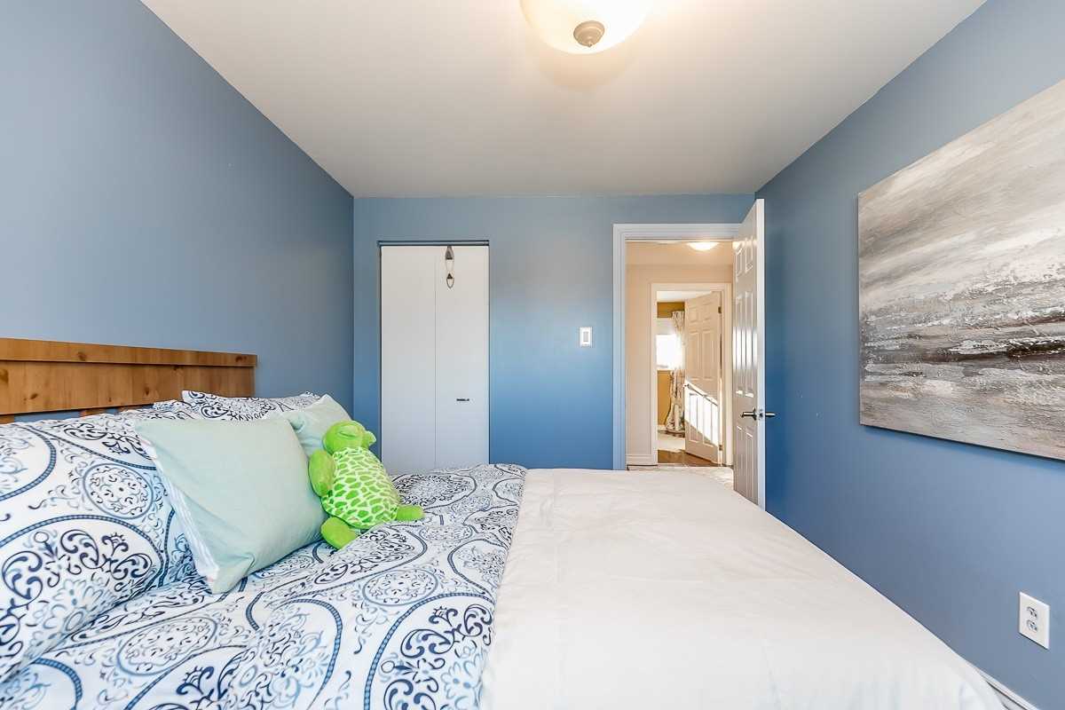 3 Lockton Cres