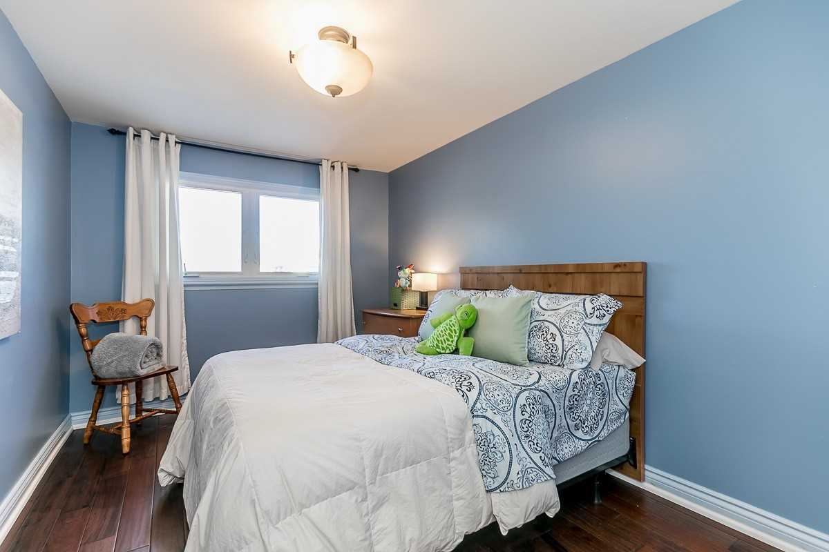 3 Lockton Cres