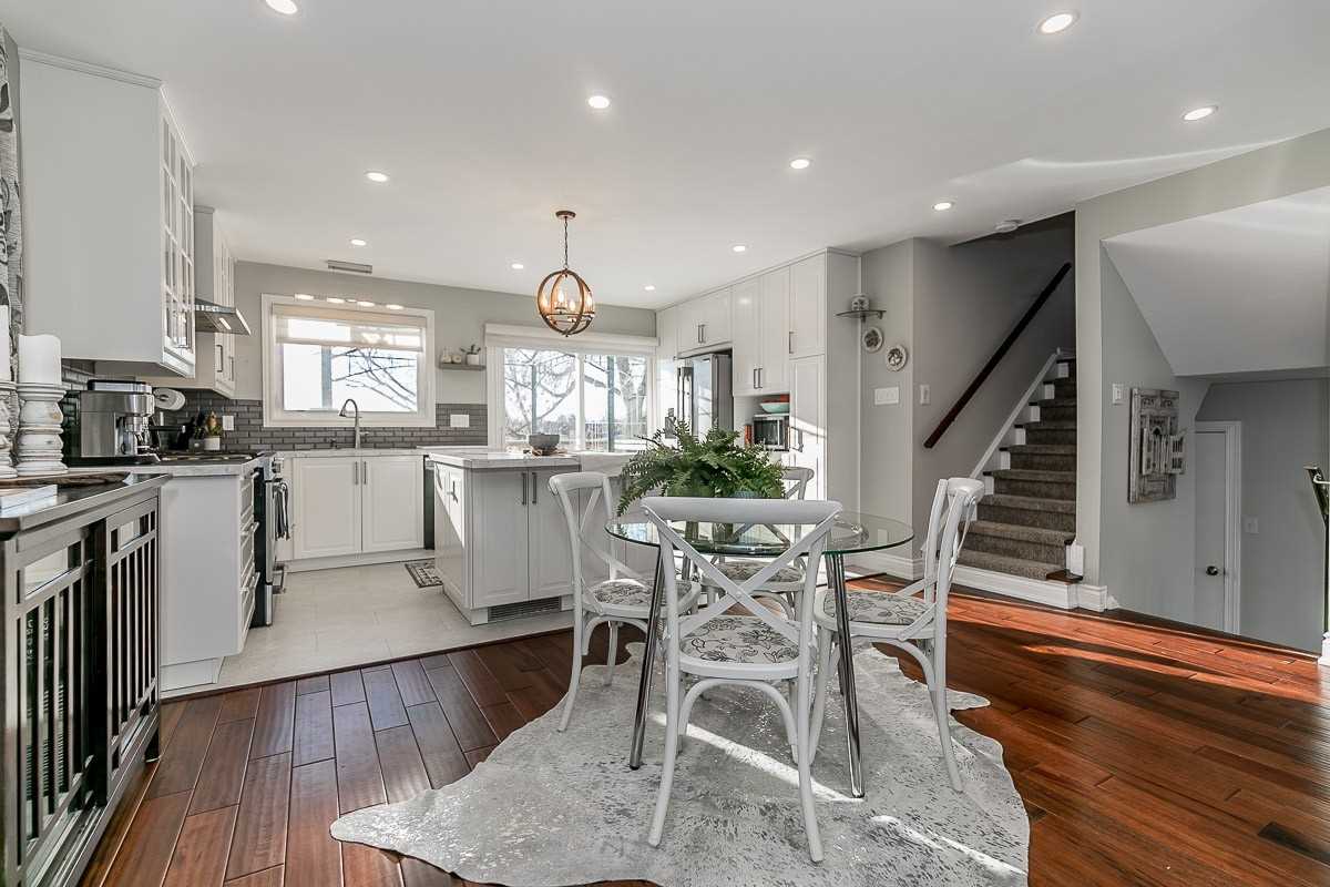3 Lockton Cres