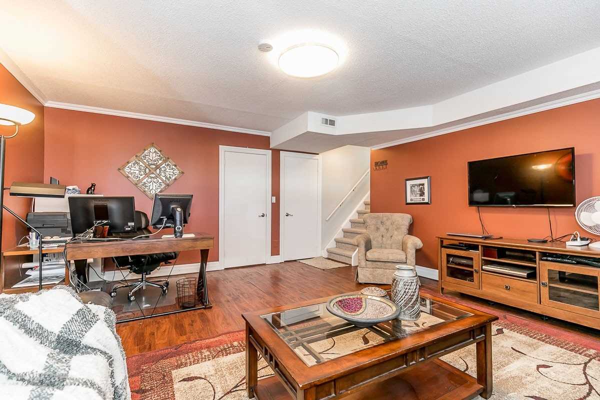 3 Lockton Cres