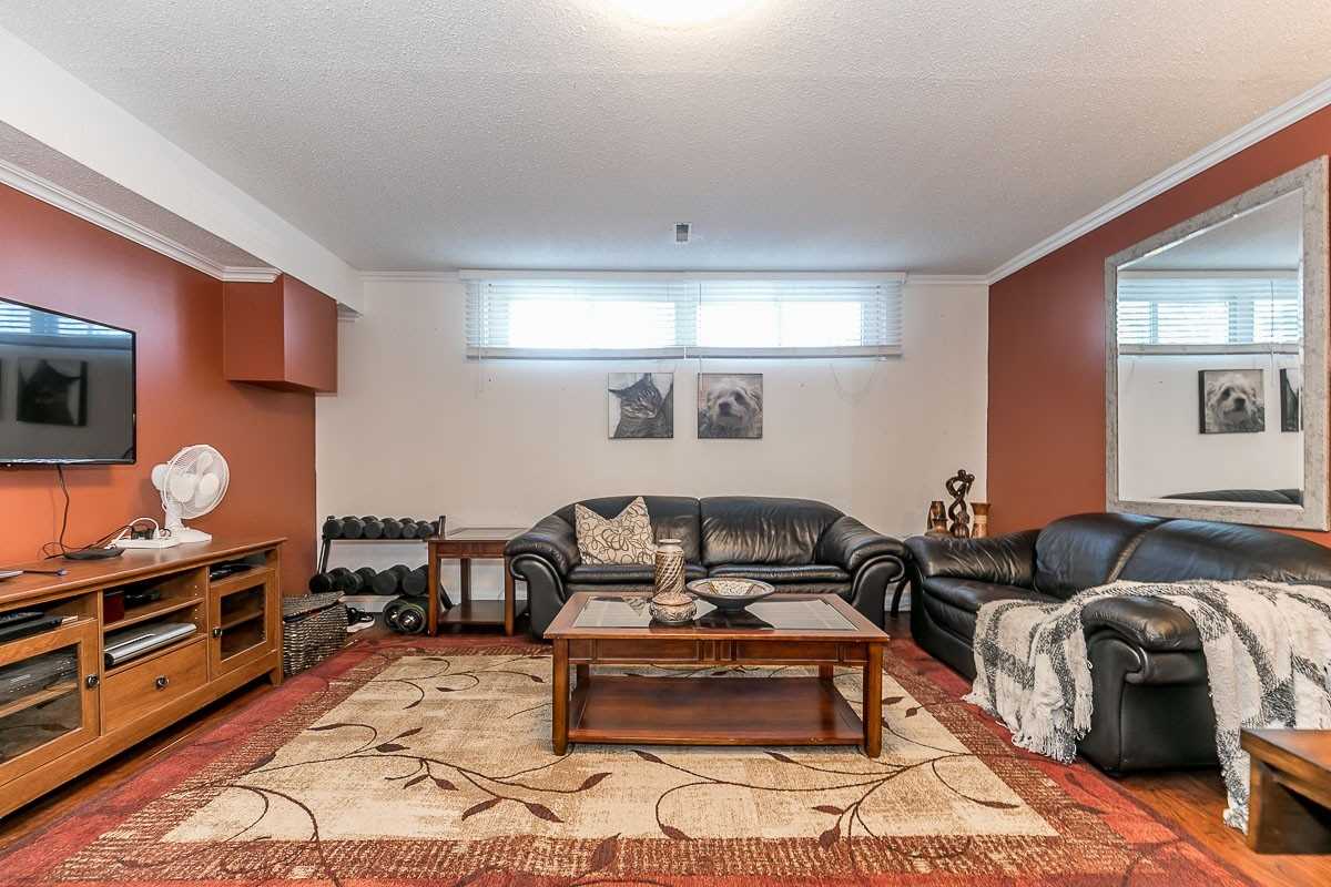 3 Lockton Cres