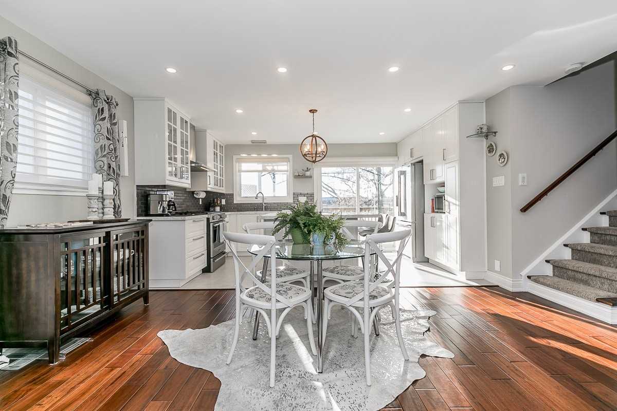 3 Lockton Cres