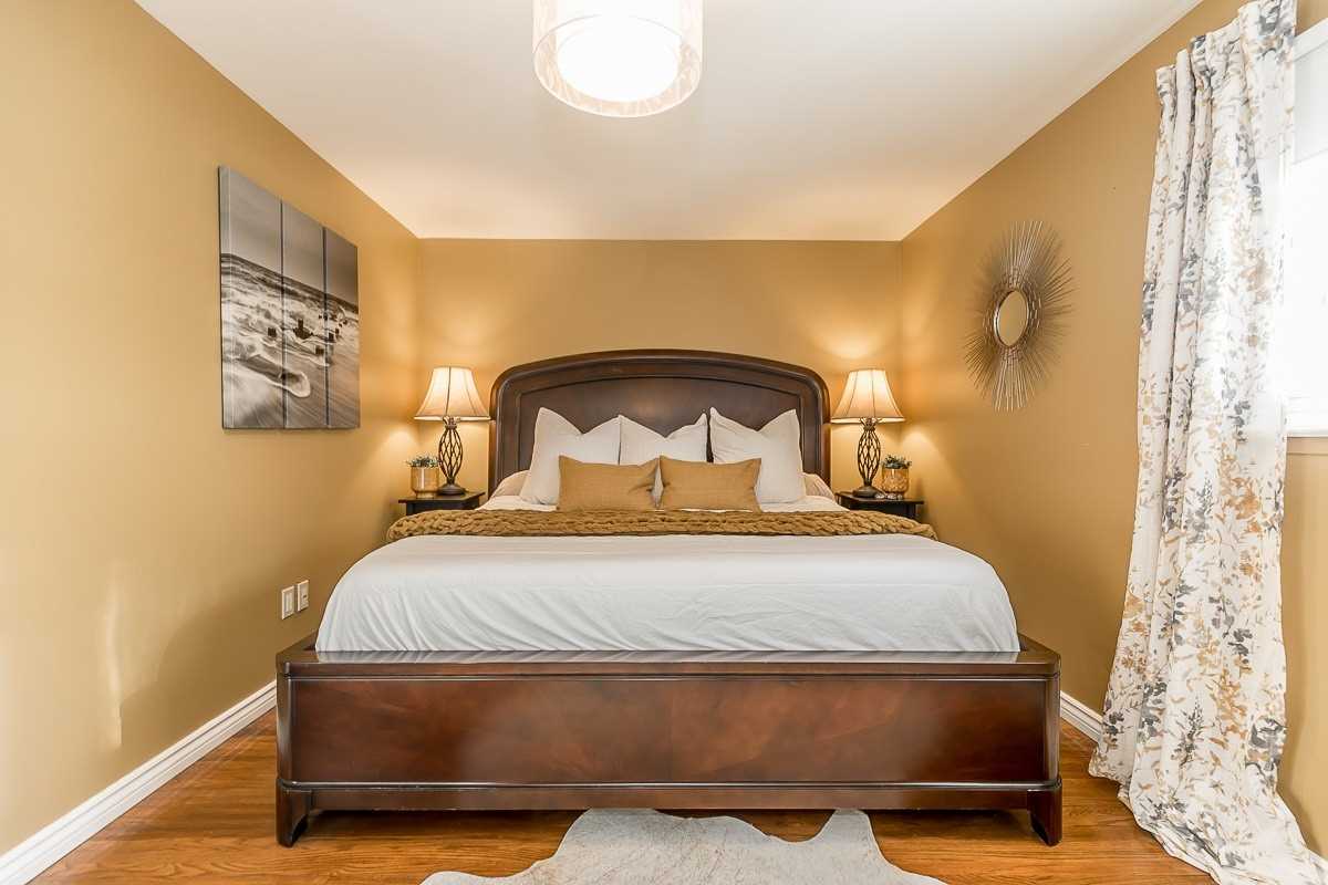 3 Lockton Cres