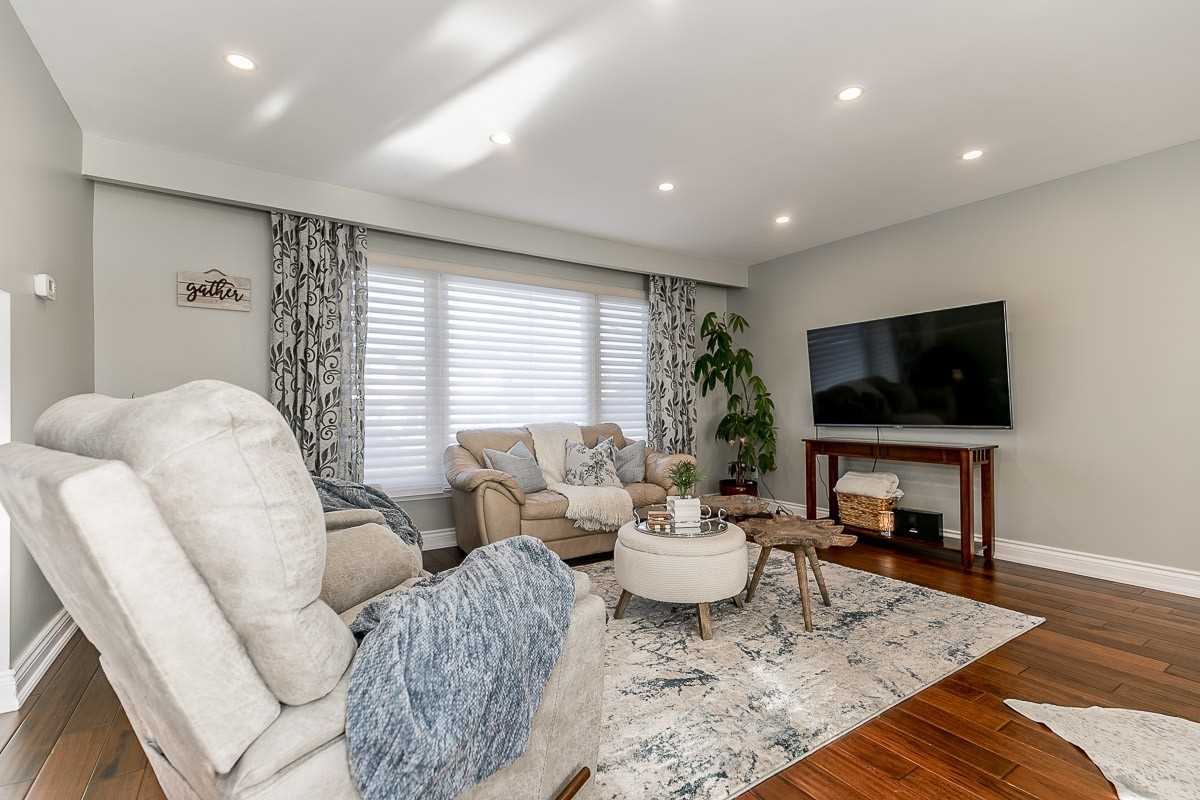 3 Lockton Cres