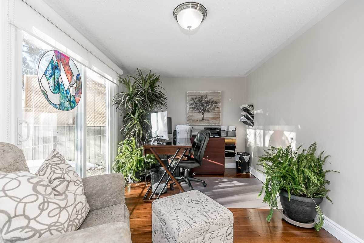 3 Lockton Cres