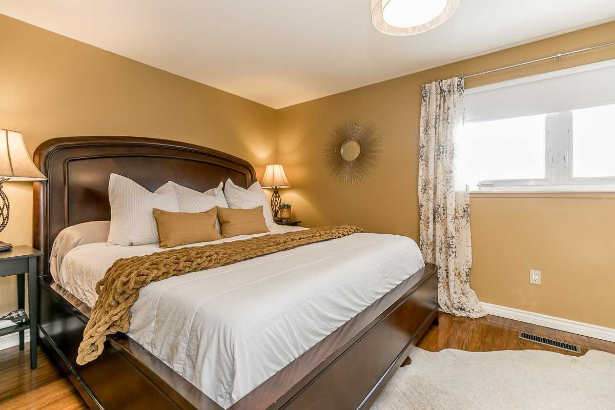 3 Lockton Cres