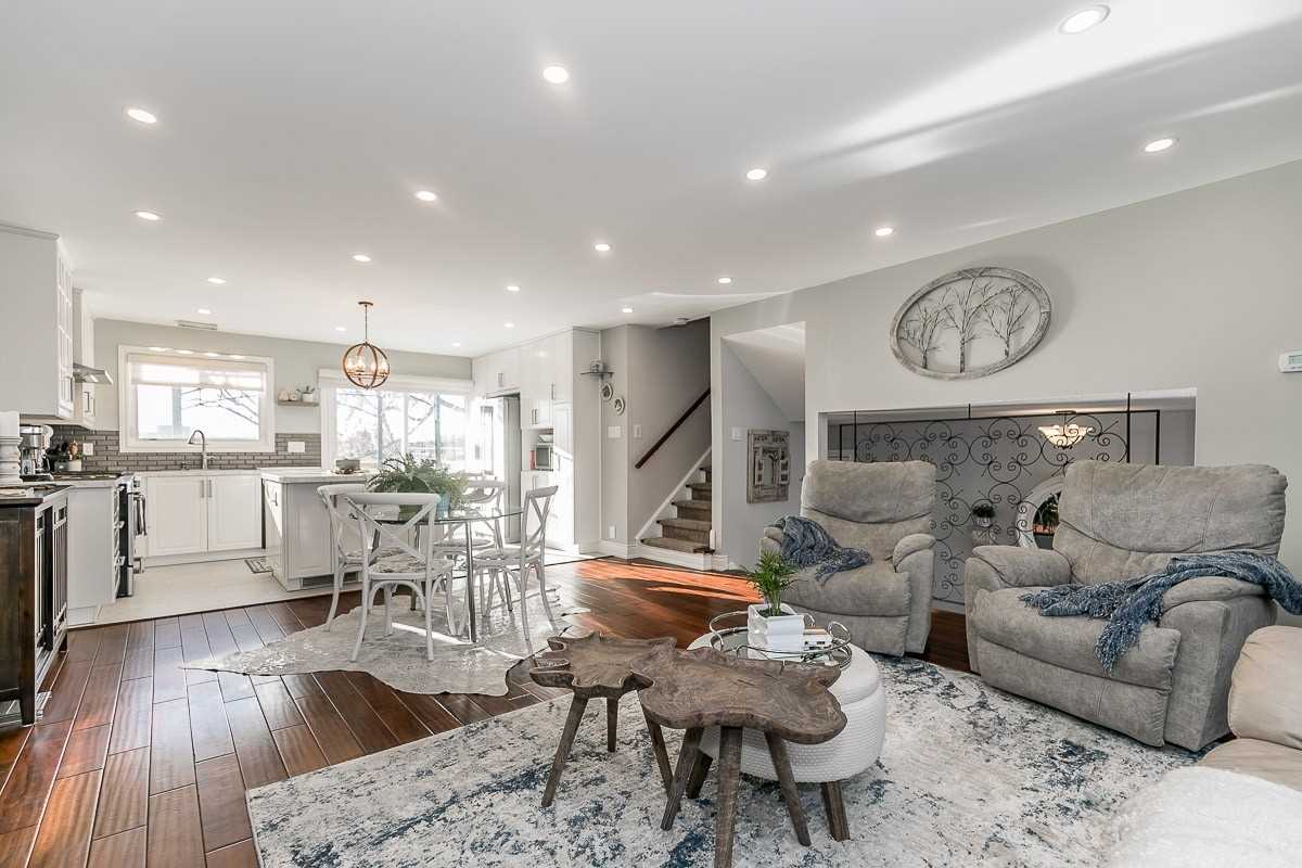 3 Lockton Cres