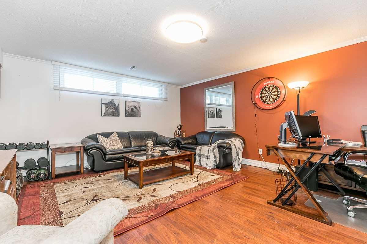 3 Lockton Cres