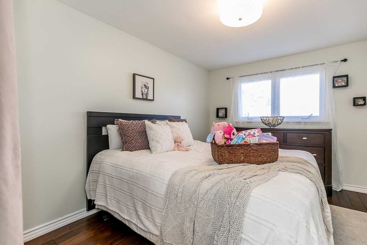 3 Lockton Cres