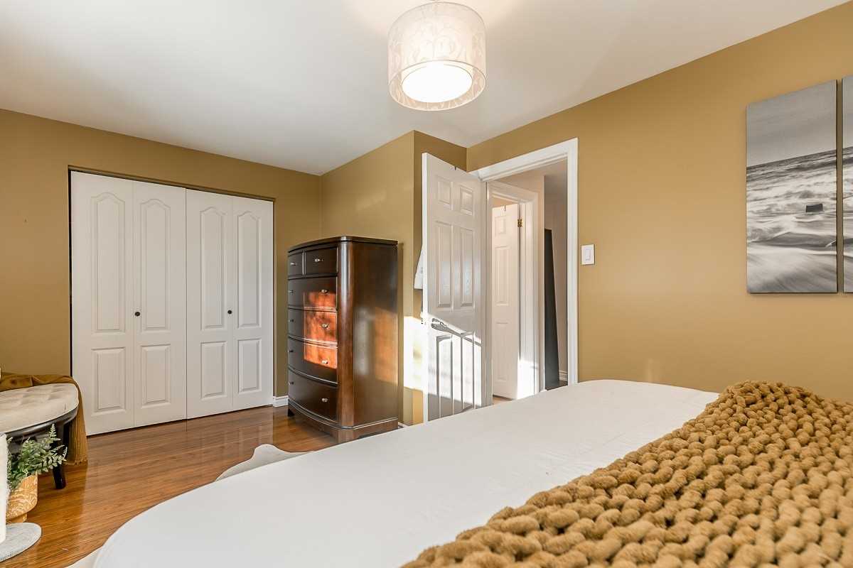 3 Lockton Cres
