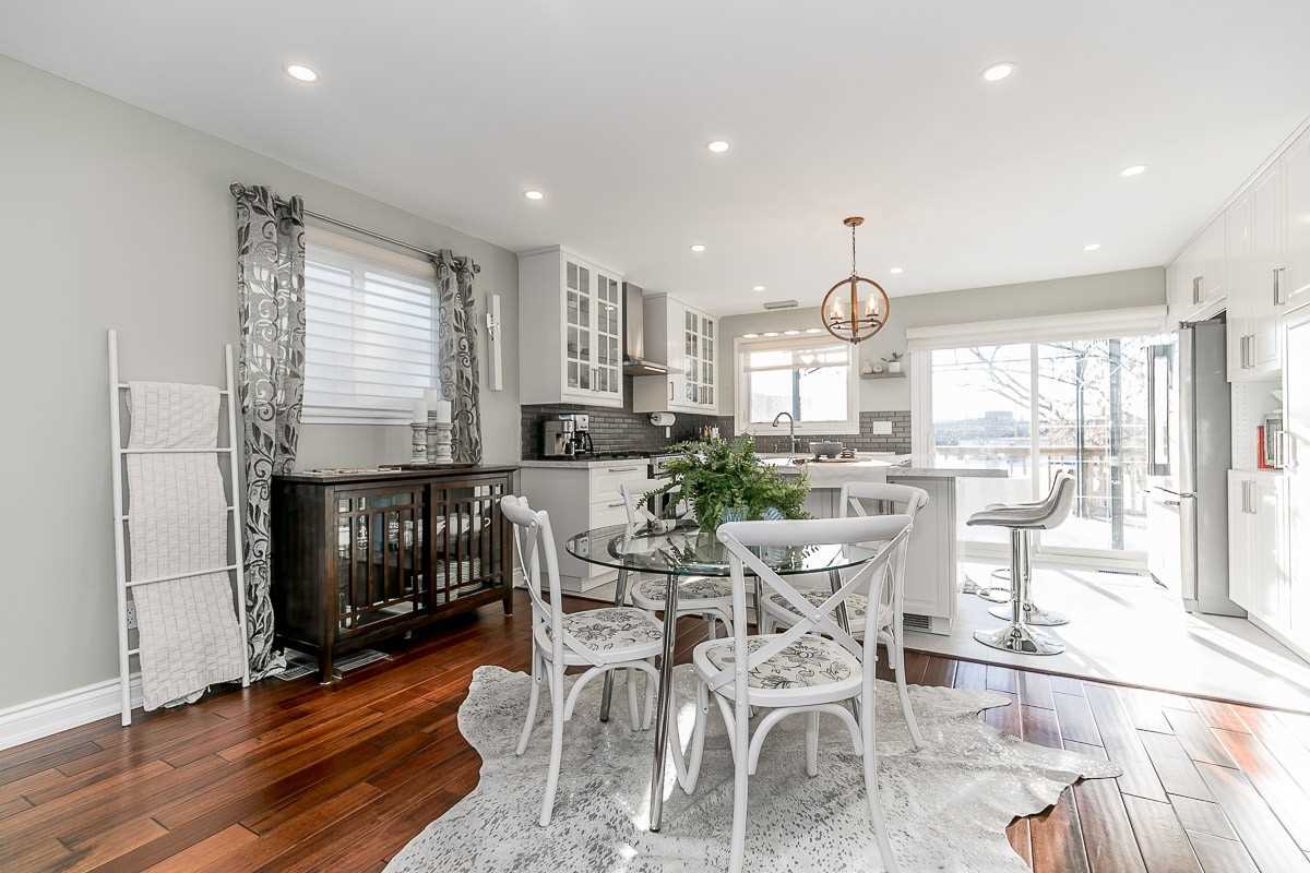 3 Lockton Cres