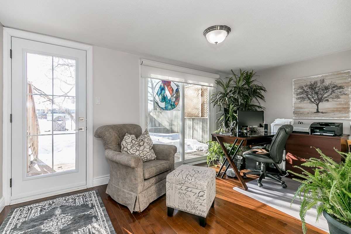 3 Lockton Cres