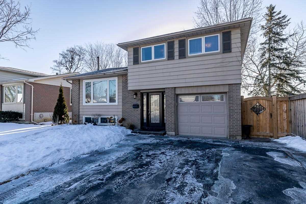 3 Lockton Cres