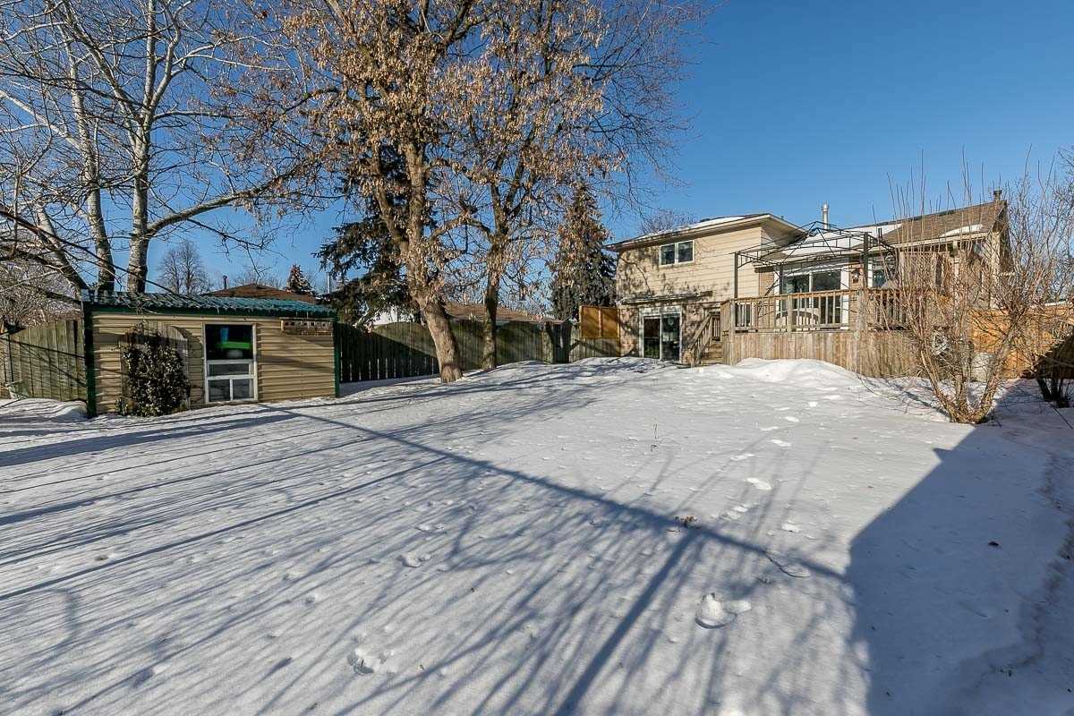 3 Lockton Cres