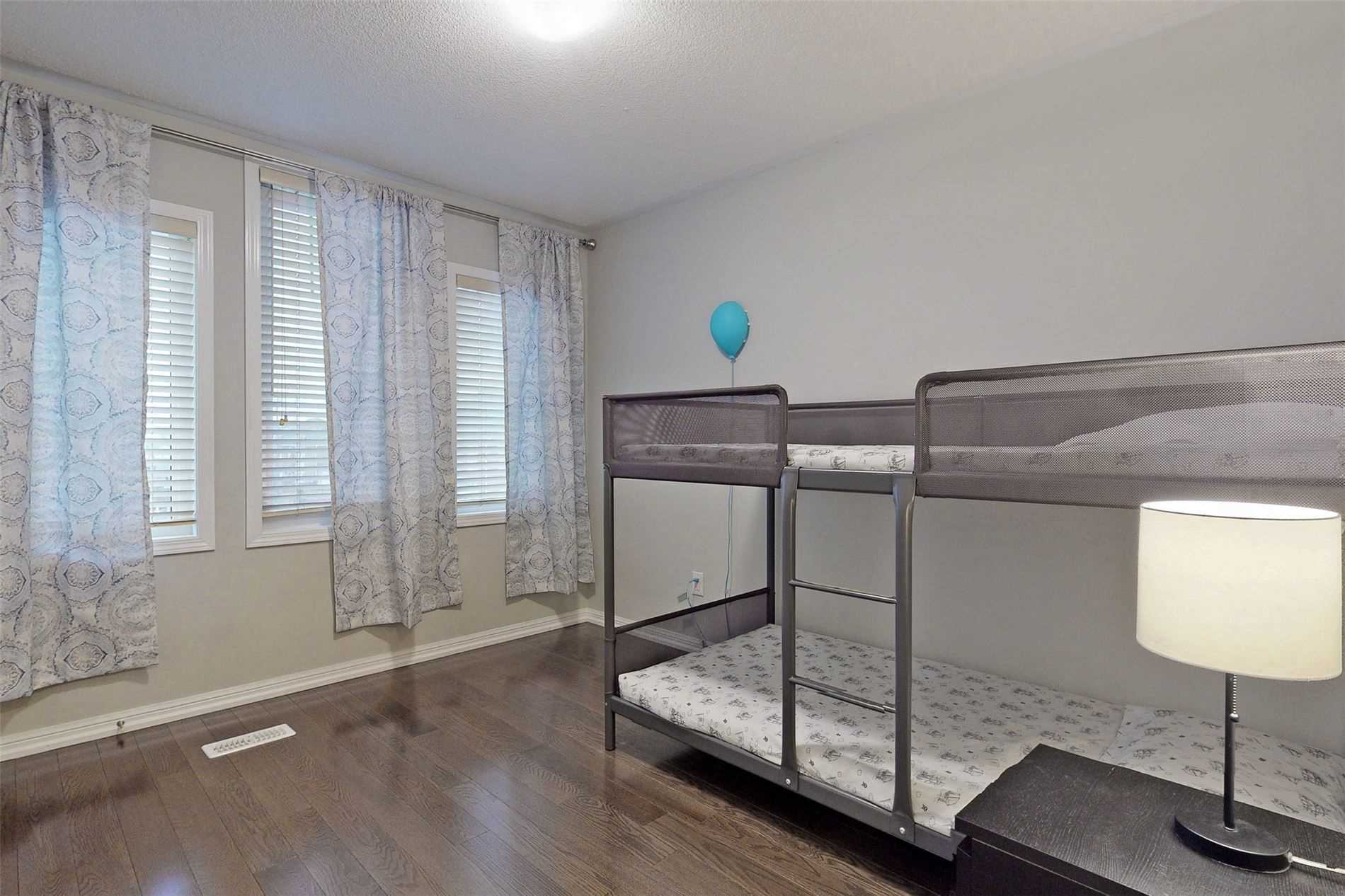 415 Pozbou Cres