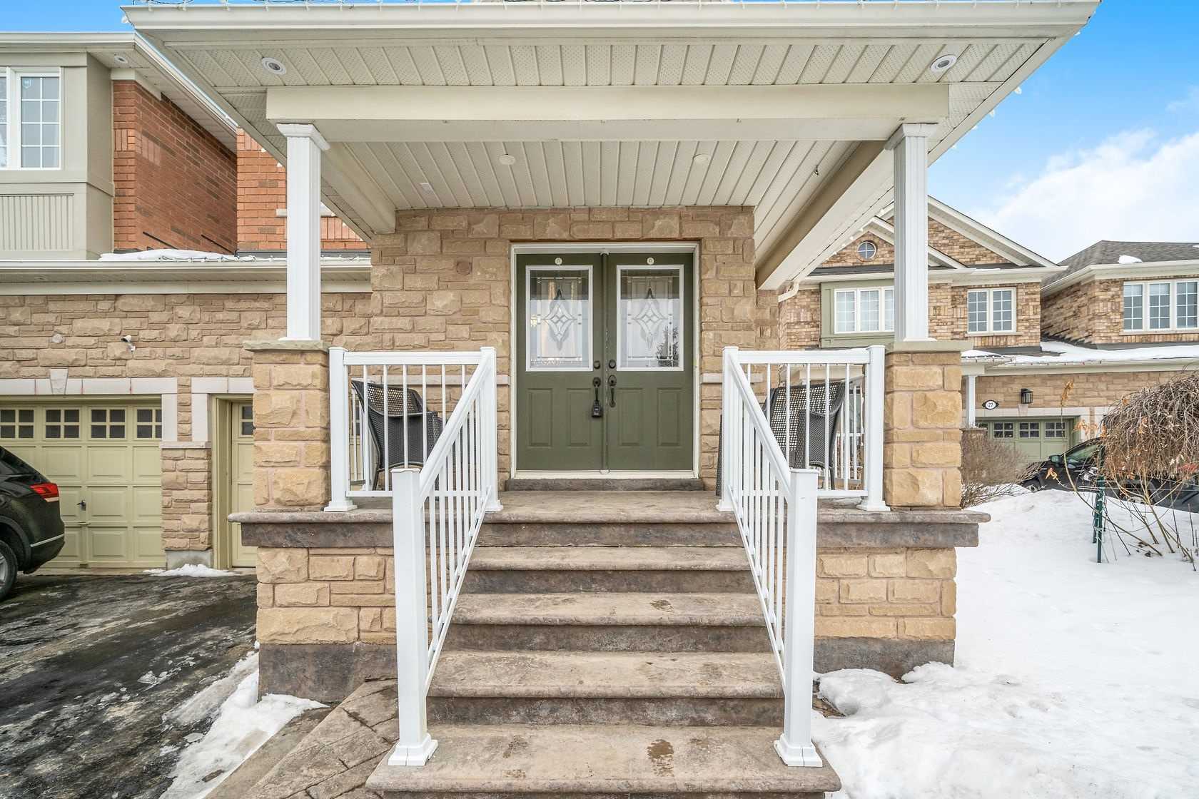 25 Mowat Cres