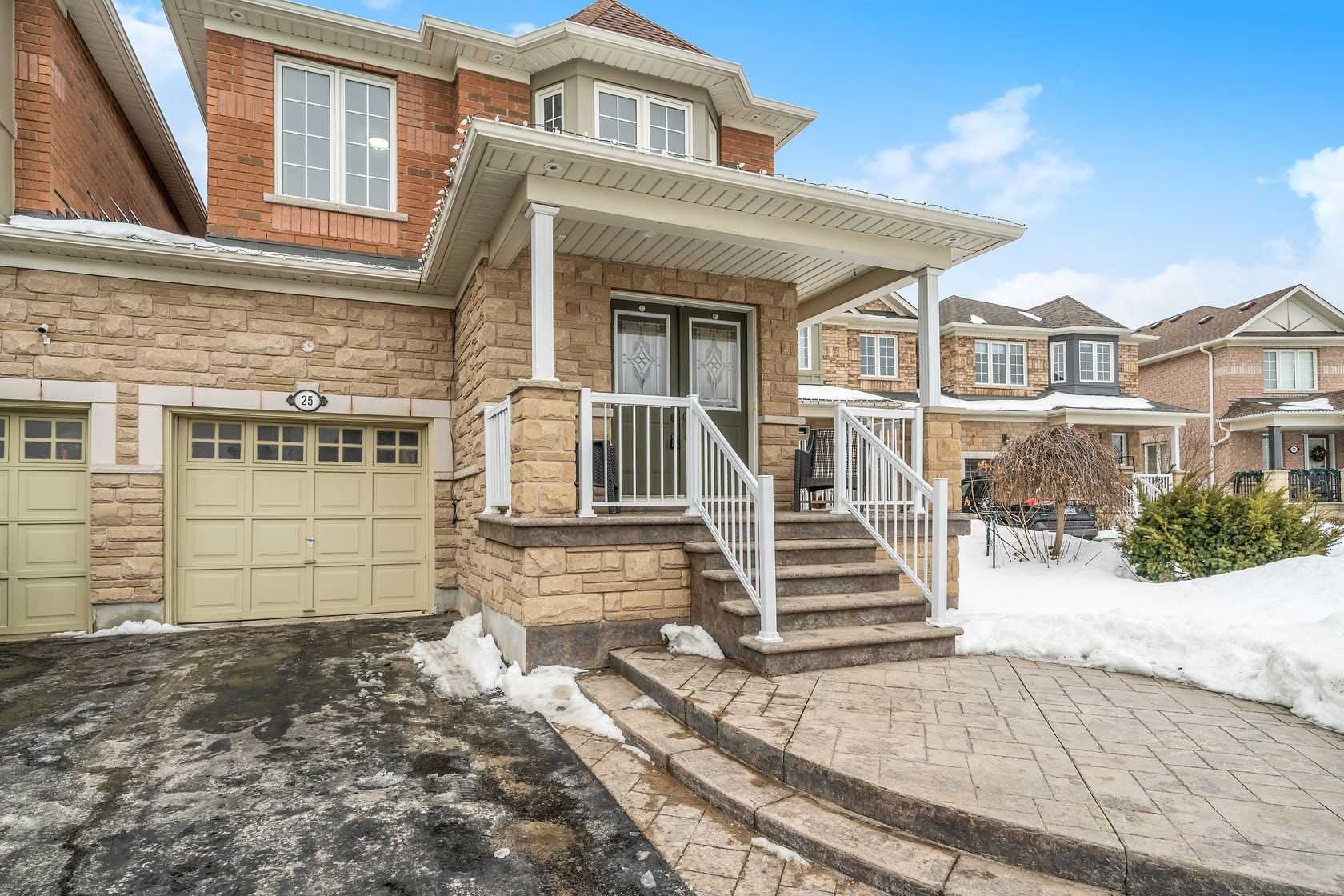 25 Mowat Cres